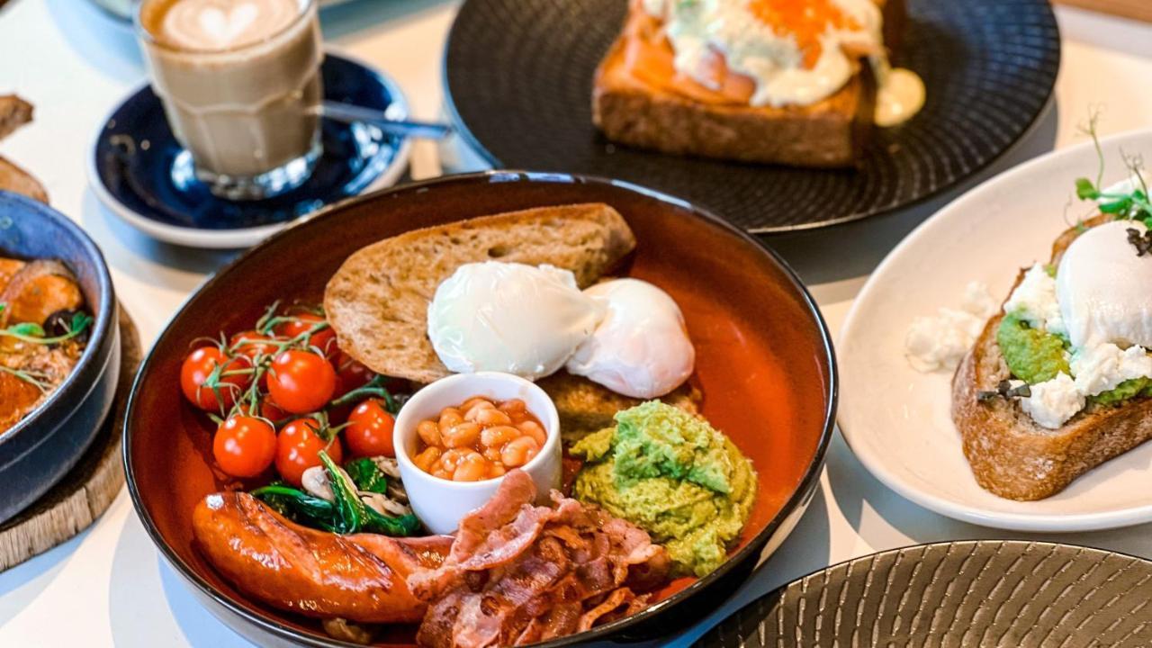 Hotel Indigo Singapore Katong By Ihg Ngoại thất bức ảnh A breakfast plate at a cafe in Melbourne, Australia