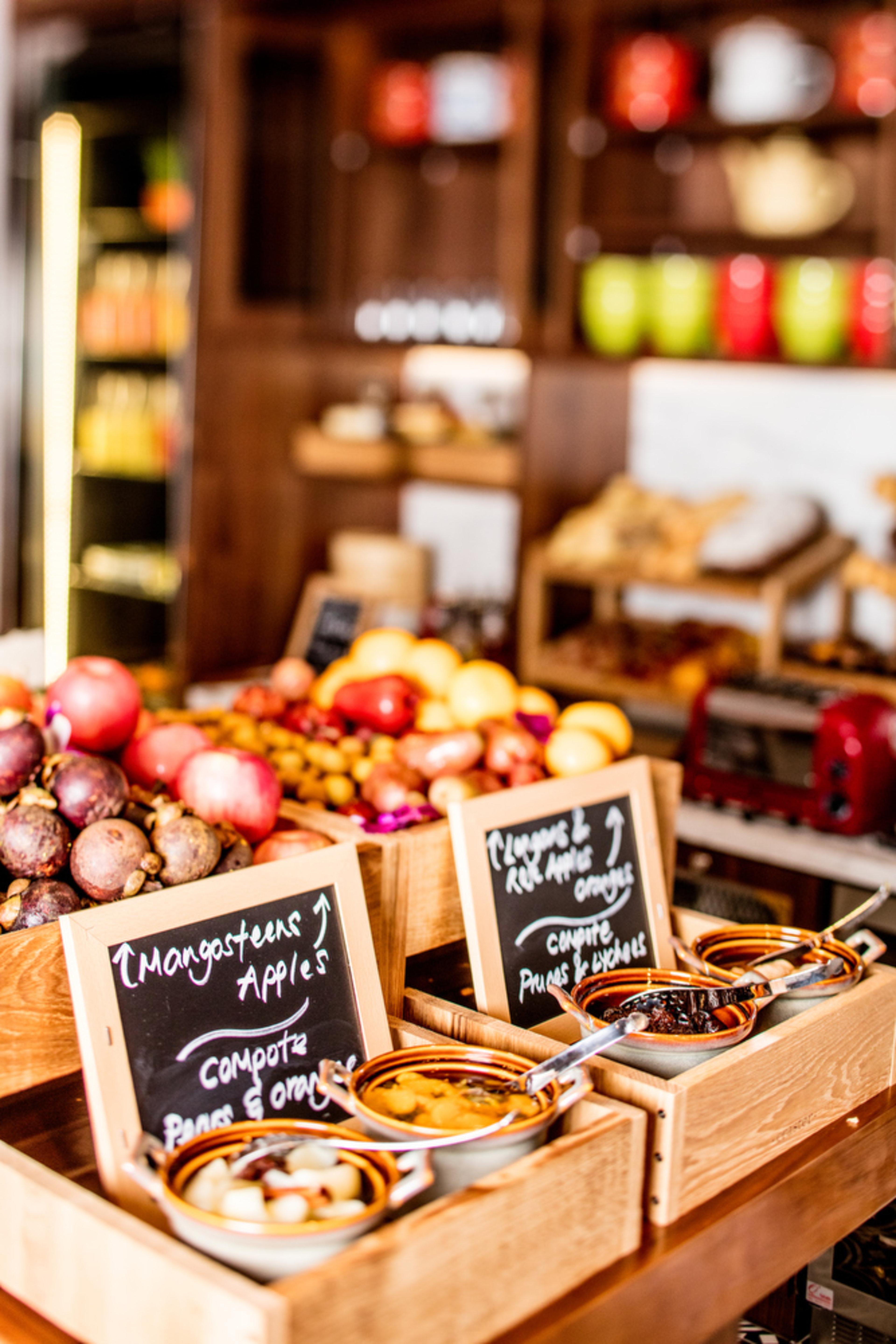 Hotel Indigo Singapore Katong By Ihg Ngoại thất bức ảnh Fruit and vegetables at a market