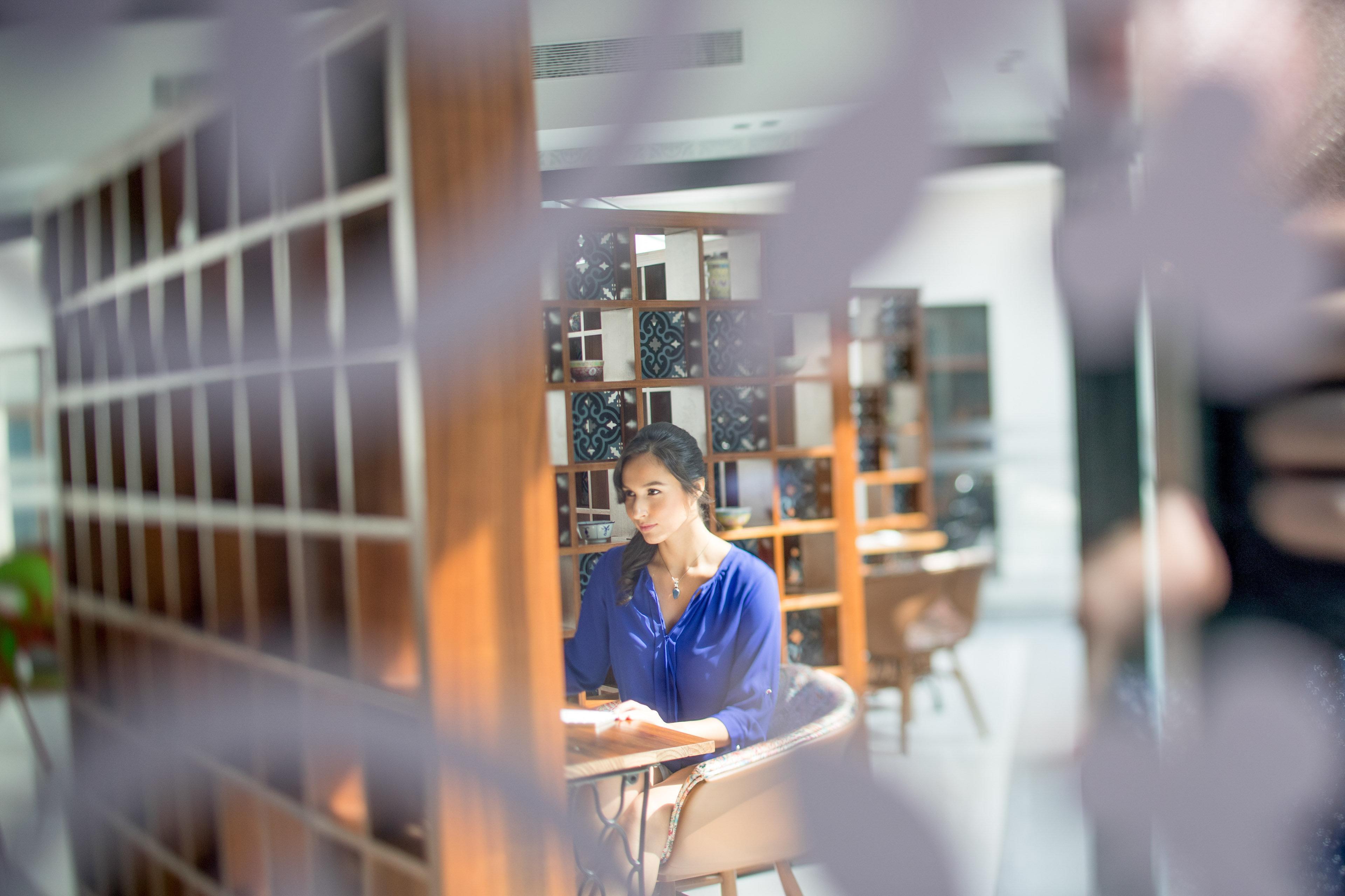 Hotel Indigo Singapore Katong By Ihg Ngoại thất bức ảnh A student studying at the library