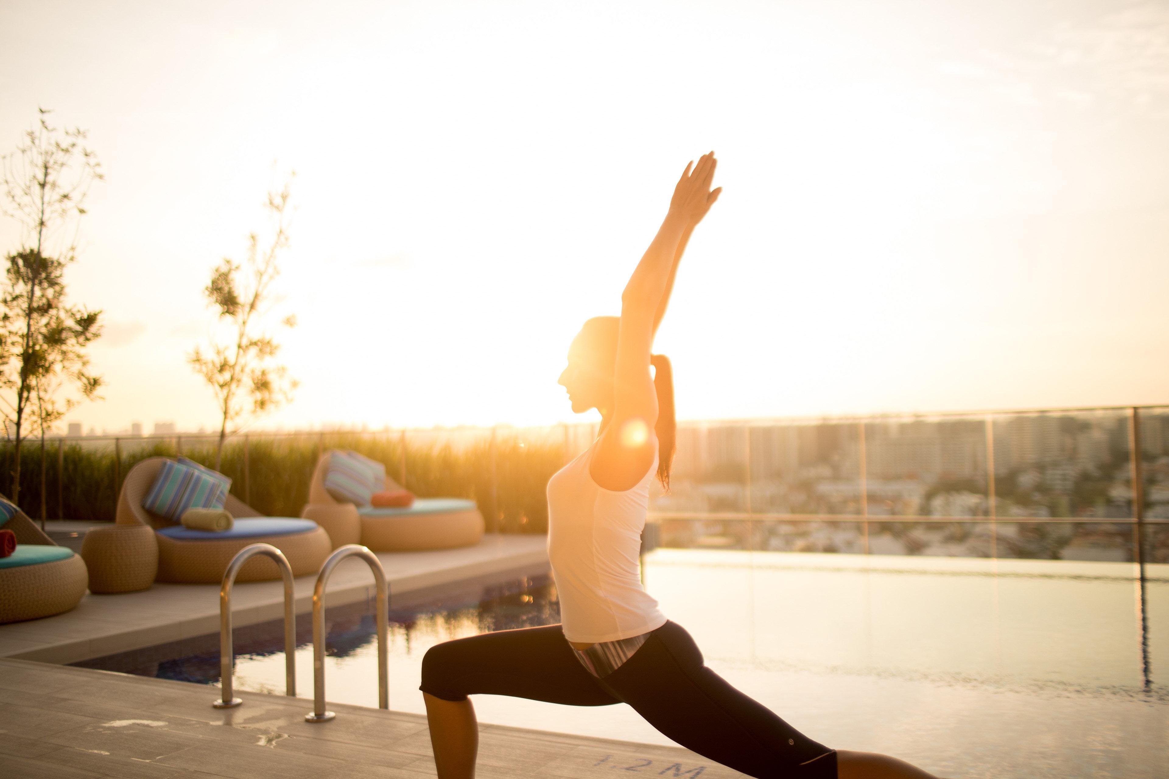 Hotel Indigo Singapore Katong By Ihg Ngoại thất bức ảnh A woman practicing yoga